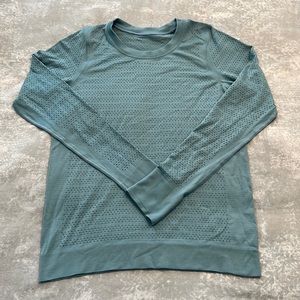 Lululemon Womens size 4 long sleeve breeze by top New without tags